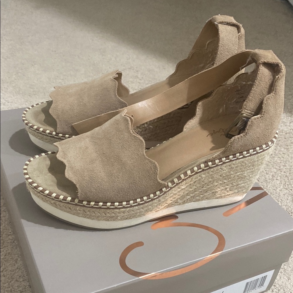 Crowne vintage daffodil camel wedges sandal